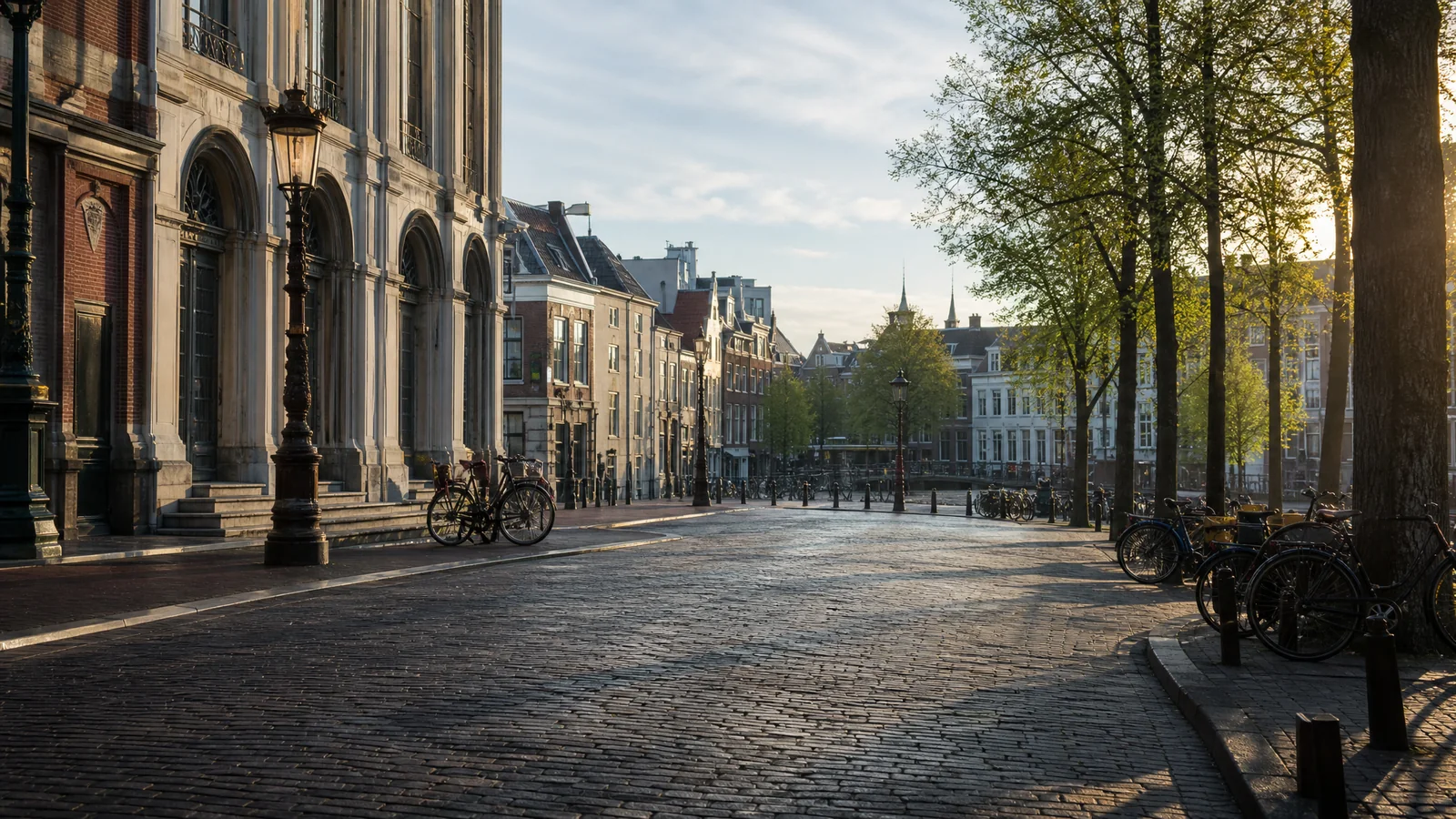 realistische visual van Haarlemse marktdag met kramenvormen, straatstenen en rustige looplijnen