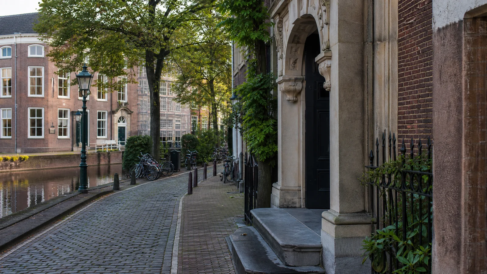 Realistisch Haarlems redactiebeeld bij Museum van de Geest: stille vragen in het Dolhuys